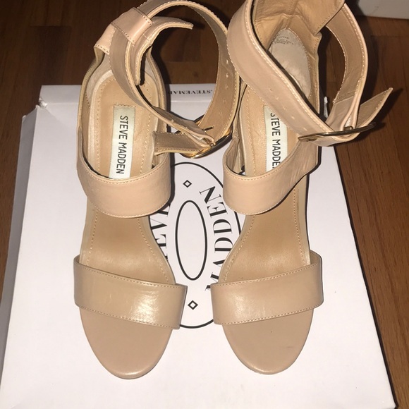 Steve Madden Shoes - Nude leather strapped sandals